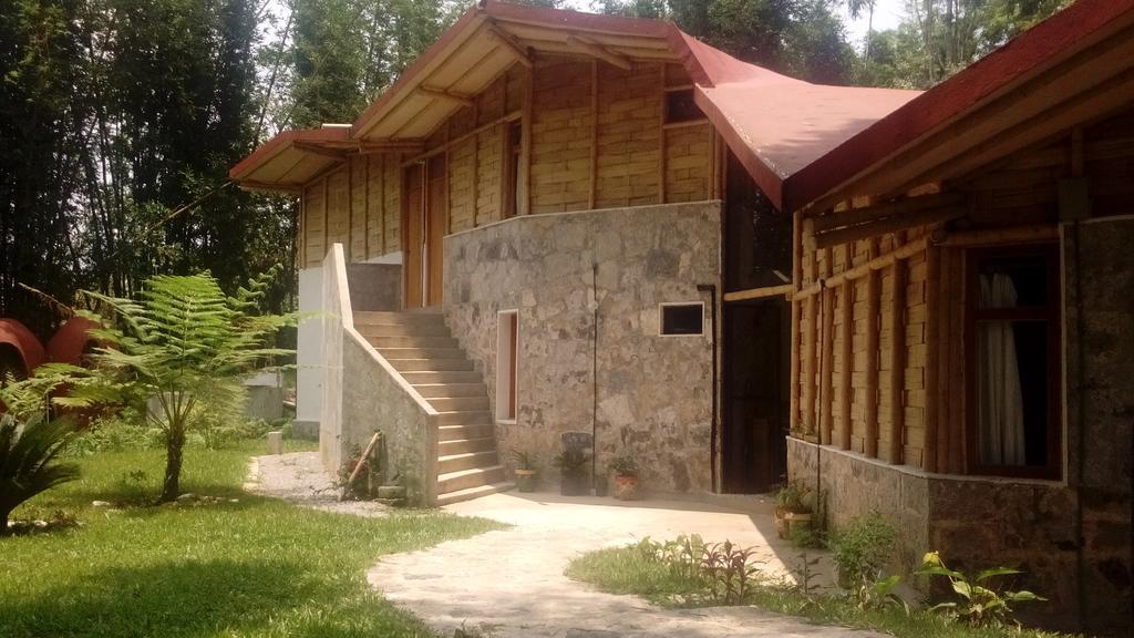 Hostal Tosepan Kali คูเอตซาลันเดลโปรเกรโซ ภายนอก รูปภาพ
